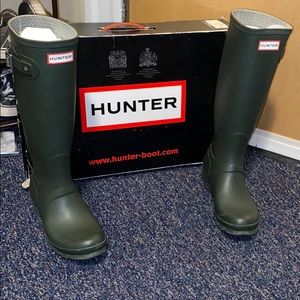 Military green hunter boots!